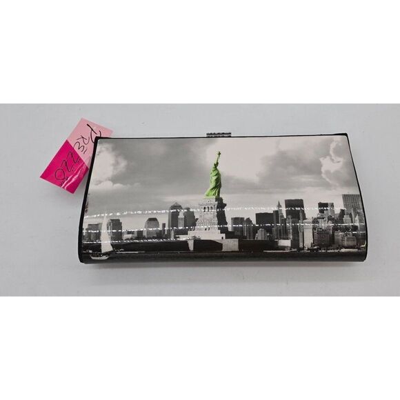 Prezzo Statue Of Liberty Clutch Bag With Chain Strap & Striped Interior - Picture 1 of 6